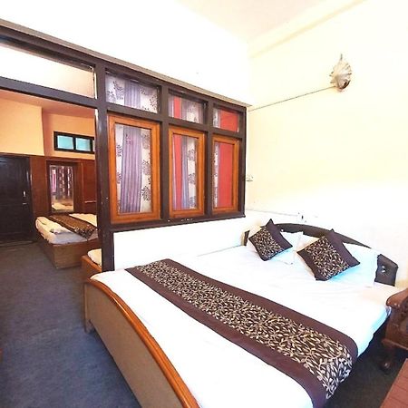 Goroomgo Luxury Stay Mall Road ไนนิตาล ภายนอก รูปภาพ